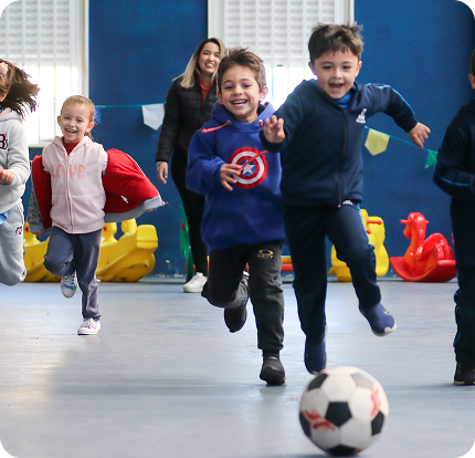 Celular mostrando o aplicativo